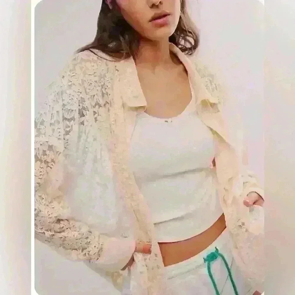 NWT free all day lace top